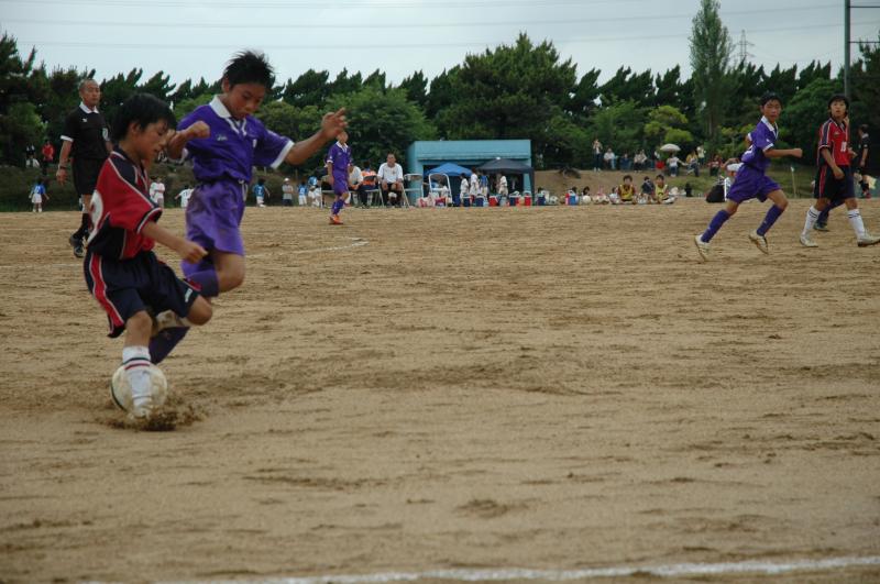 08 06 29 第１７回 明石市少年サッカー大会 ５年生 6月28 29日の2日間にわたり 明石市海浜公園において第17回明石市少年サッカー大会が開催され 日生5年生チームが参加いたしました 29チームがa Hの8ブロックに分かれて行われた初日 日生は対